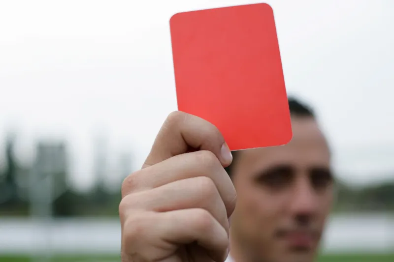 Cartellini d'Oro: Come Scommettere su Gialli e Rossi e Battere i Bookmaker sul Loro Stesso Terreno